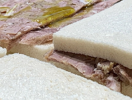 SÁNDWICH DE CORDERO CON MOSTAZA SÁNDWICH DE CORDERO CON MOSTAZA