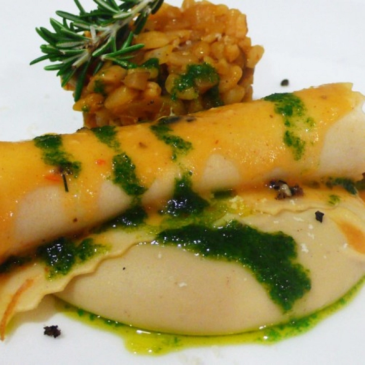 Canelón de cordero con parmentier trufada de castañas y cremoso de Boletus Canelón de cordero con parmentier trufada de castañas y cremoso de Boletus